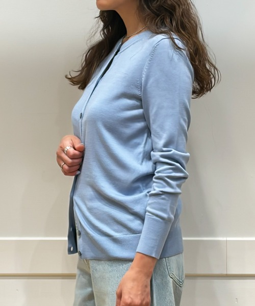 BANANA REPUBLIC FACTORY STORE(バナナリパブリック ファクトリーストア)の「BANANA REPUBLIC FACTORY STORE 日本限定 クルーネックカーディガン(カーディガン/ボレロ・レディース・ネイビー/ホワイト/ブラック/ピンク/ブルー/オレンジ/ブラック系その他/ブルー系その他/コバルトブルー/ワイン/ブルー系その他2/スカイブルー/ライトブルー・XS/S/M/L)」の17枚目の写真