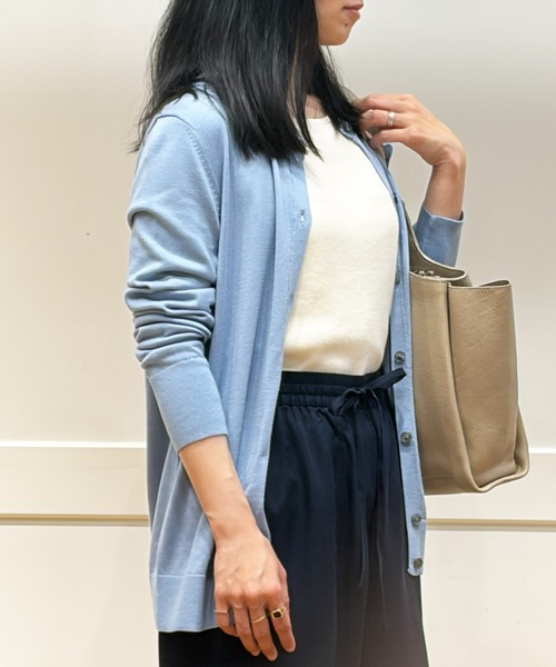 BANANA REPUBLIC FACTORY STORE(バナナリパブリック ファクトリーストア)の「BANANA REPUBLIC FACTORY STORE 日本限定 クルーネックカーディガン(カーディガン/ボレロ・レディース・ネイビー/ホワイト/ブラック/ピンク/ブルー/オレンジ/ブラック系その他/ブルー系その他/コバルトブルー/ワイン/ブルー系その他2/スカイブルー/ライトブルー・XS/S/M/L)」の20枚目の写真