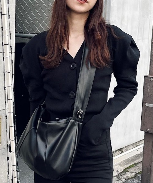 rienda（リエンダ）の「2WAYショルダータックボリュームカーデトップス（カーディガン/ボレロ・レディース・ホワイト/レッド/ライム/ブラック・FREE）」の3枚目の写真