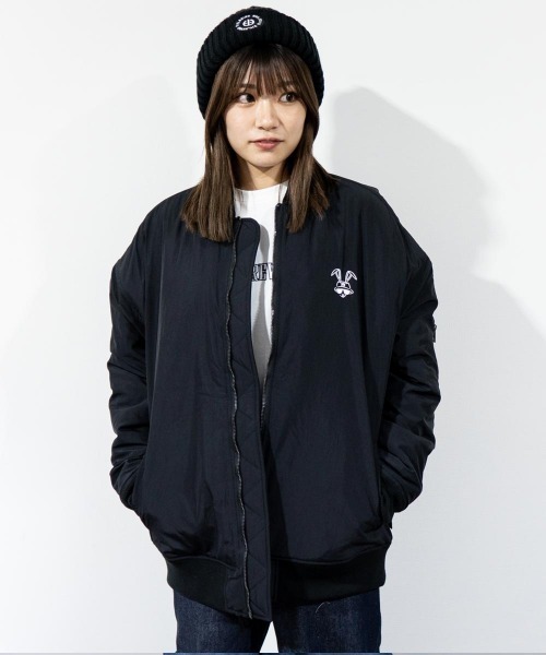 TopIsm（トップイズム）の「RIO.REVIB 中綿ナイロンツイルMA-1（MA-1・メンズ・ホワイト/ネイビー/ブラック/グリーン・L/M/XL）」の2枚目の写真