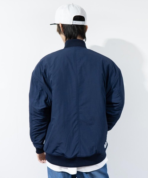 TopIsm（トップイズム）の「RIO.REVIB 中綿ナイロンツイルMA-1（MA-1・メンズ・ホワイト/ネイビー/ブラック/グリーン・L/M/XL）」の11枚目の写真