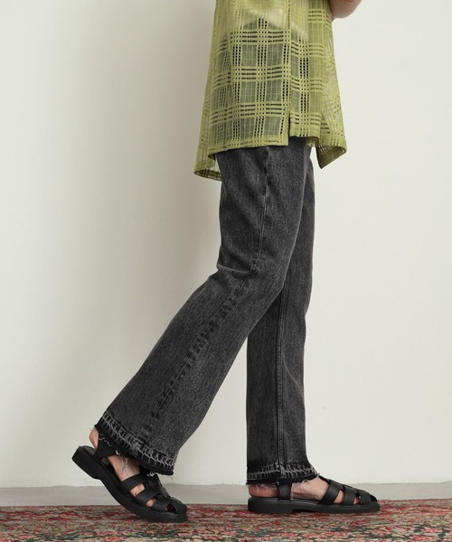 SENSE OF PLACE by URBAN RESEARCH(センスオブプレイスバイアーバンリサーチ)の「デニムフレアパンツ(デニムパンツ・メンズ・ブラック/インディゴブルー・MEDIUM/LARGE)」の5枚目の写真