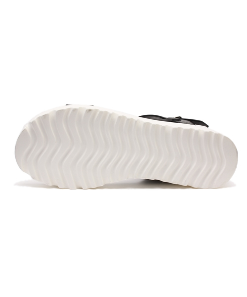 one after another NICE CLAUP（ワンアフターアナザーナイスクラップ）の「【SEDA8月号掲載 ナイスクラップ】 フラットサンダル（その他シューズ・レディース・オフホワイト/ブラック・LARGE/MEDIUM/SMALL）」の4枚目の写真