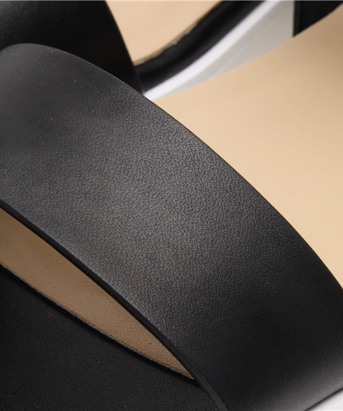 one after another NICE CLAUP（ワンアフターアナザーナイスクラップ）の「【SEDA8月号掲載 ナイスクラップ】 フラットサンダル（その他シューズ・レディース・オフホワイト/ブラック・LARGE/MEDIUM/SMALL）」の11枚目の写真