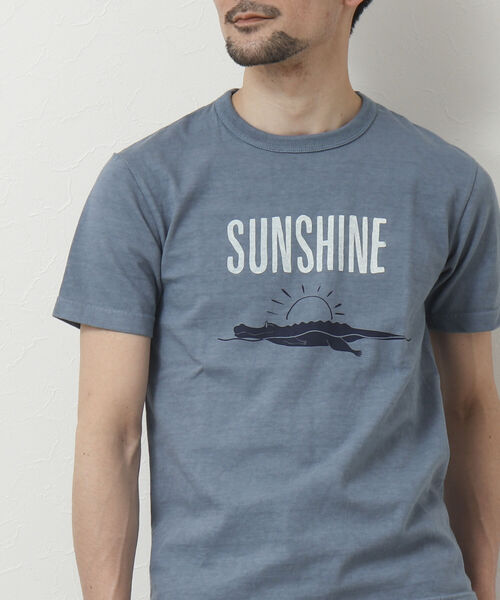 BARNS OUTFITTERS(バーンズアウトフィッターズ)の「【BARNS OUTFITTERS/バーンズアウトフィッターズ】別注吊り編みTシャツ SUNSHINE(Tシャツ/カットソー・メンズ・ホワイト/グレイッシュブルー/グレー・S/M/L/XL)」の5枚目の写真