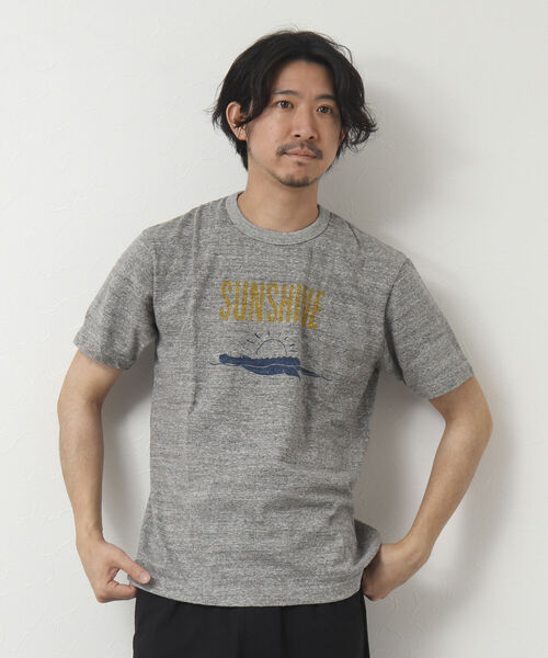 BARNS OUTFITTERS(バーンズアウトフィッターズ)の「【BARNS OUTFITTERS/バーンズアウトフィッターズ】別注吊り編みTシャツ SUNSHINE(Tシャツ/カットソー・メンズ・ホワイト/グレイッシュブルー/グレー・S/M/L/XL)」の13枚目の写真