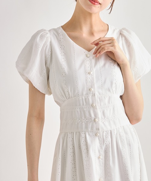 tocco closet(トッコ クローゼット)の「パール釦バックレースアップストライプコットンレースワンピース(ワンピース・レディース・オフホワイト/ピンク系その他・M)」の5枚目の写真