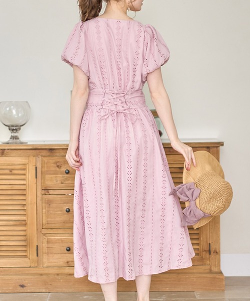 tocco closet(トッコ クローゼット)の「パール釦バックレースアップストライプコットンレースワンピース(ワンピース・レディース・オフホワイト/ピンク系その他・M)」の19枚目の写真