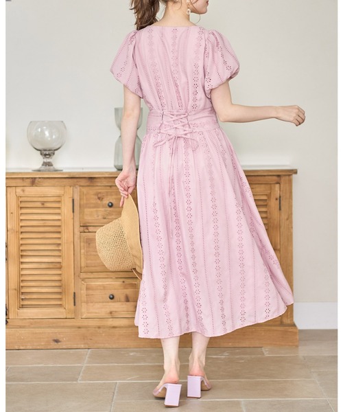 tocco closet(トッコ クローゼット)の「パール釦バックレースアップストライプコットンレースワンピース(ワンピース・レディース・オフホワイト/ピンク系その他・M)」の18枚目の写真