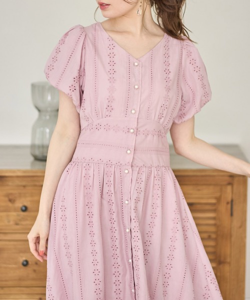 tocco closet(トッコ クローゼット)の「パール釦バックレースアップストライプコットンレースワンピース(ワンピース・レディース・オフホワイト/ピンク系その他・M)」の16枚目の写真