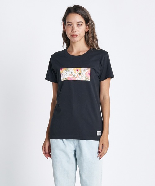 ROXY(ロキシー)の「FIREWORK BOX LOGO/ロキシー花柄ロゴ半袖Tシャツ(Tシャツ/カットソー・レディース・ホワイト/ブラック/オレンジ・MEDIUM/LARGE/SMALL)」の2枚目の写真