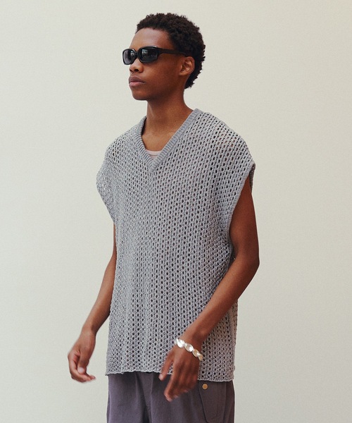 Jieda（ジエダ）の「KNIT VEST（ニット/セーター・メンズ・セージグリーン/グレー/アイボリー/ブラック・2/1）」の4枚目の写真