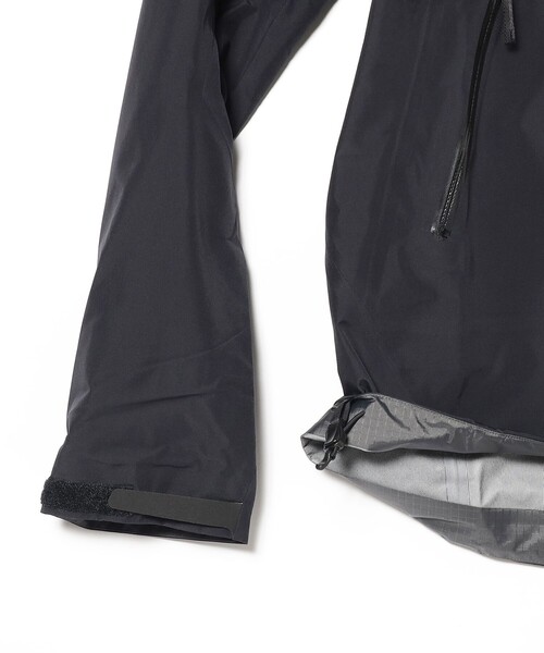 BEAMS BOY（ビームスボーイ）の「ARC'TERYX / BETA LT JACKET（ナイロンジャケット・レディース・ブラック・X-SMALL）」の4枚目の写真