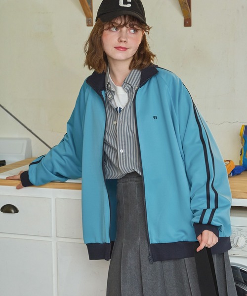 MONO-MART LADY'S（モノマートレディース）の「ワンポイントナンバリング刺繍ライントラックジャケット（ジャージ・レディース・グリーン/ネイビー/ベージュ/ブラウン/ライトブルー/アイボリー・FREE）」の18枚目の写真