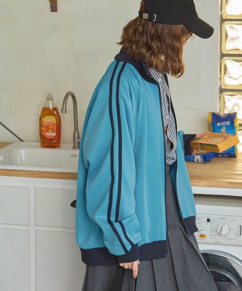 MONO-MART LADY'S（モノマートレディース）の「ワンポイントナンバリング刺繍ライントラックジャケット（ジャージ・レディース・グリーン/ネイビー/ベージュ/ブラウン/ライトブルー/アイボリー・FREE）」の17枚目の写真