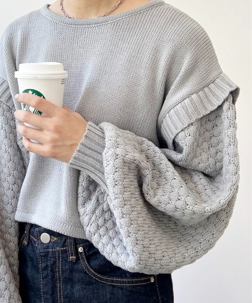 Meli rich（メリーリッチ）の「ポップコーンショート丈ニット（ニット/セーター・レディース・レッド/グレー/ブラック/アイボリー・MEDIUM）」の3枚目の写真