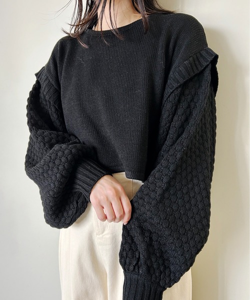 Meli rich（メリーリッチ）の「ポップコーンショート丈ニット（ニット/セーター・レディース・レッド/グレー/ブラック/アイボリー・MEDIUM）」の2枚目の写真