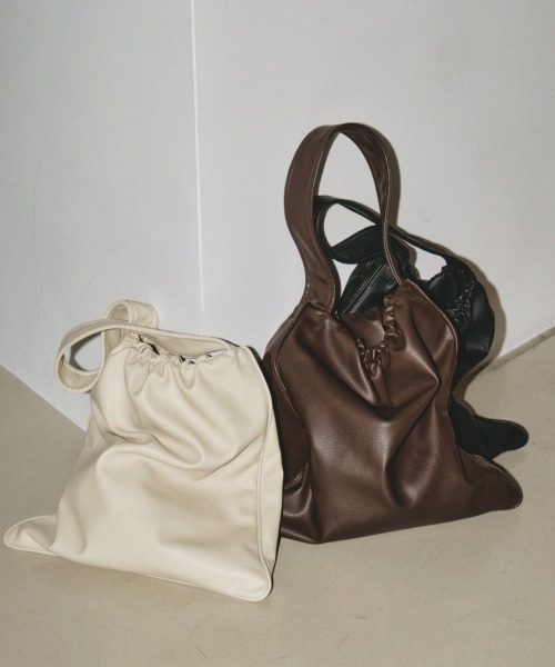 トゥデイフル エコレザーギャザーバッグ TODAYFUL（トゥデイフル）の「TODAYFUL Ecoleather Gather Bag