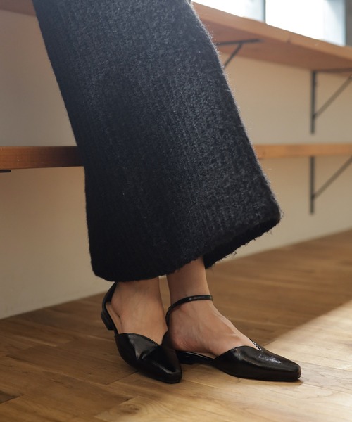 SESTO(セスト)の「Uカットローヒールストラップメリージェーンパンプス(パンプス・レディース・ブラック/シルバー・22.5cm/23.0cm/23.5cm/24.0cm/24.5cm/25.0cm)」の5枚目の写真
