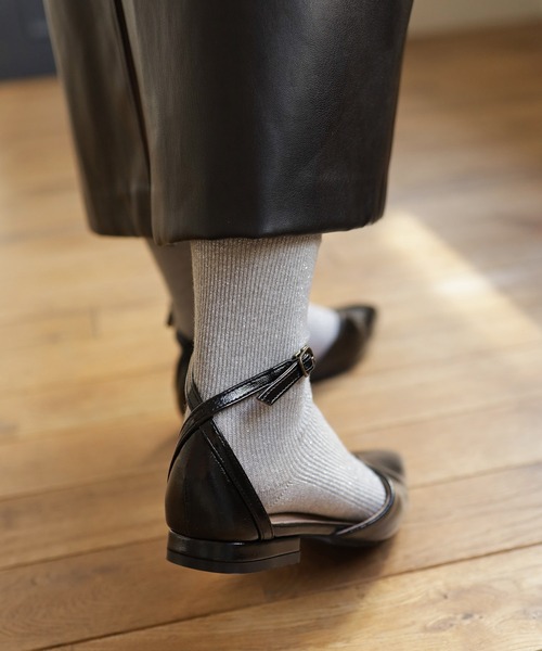 SESTO(セスト)の「Uカットローヒールストラップメリージェーンパンプス(パンプス・レディース・ブラック/シルバー・22.5cm/23.0cm/23.5cm/24.0cm/24.5cm/25.0cm)」の7枚目の写真