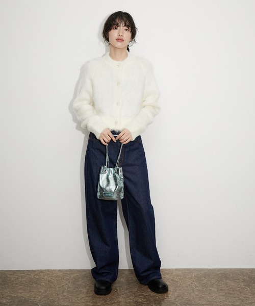 ADAM ET ROPE'(アダムエロペ)の「【サステナブル】メタリック巾着バッグ(ハンドバッグ・レディース・シルバー/サックスブルー/ブラック/レッド・FREE)」の6枚目の写真