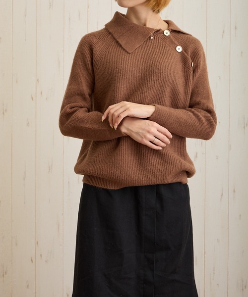 Loco Ocean(ロコオーシャン)の「アシンメトリー ビッグカラー ニット プルオーバー(ニット/セーター・レディース・キャメル/モカ・FREE)」の15枚目の写真
