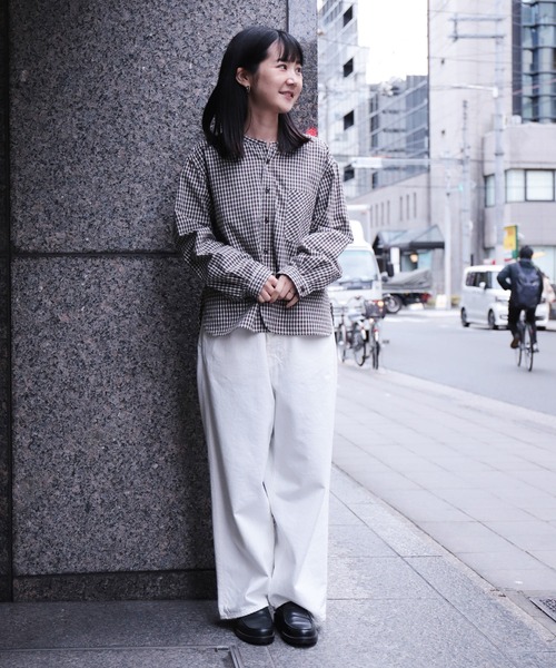 OMNIGOD（オムニゴッド）の「[OMNIGOD womens / オムニゴッド] 10ozホワイトデニム 5Pイージールーズジーンズ（デニムパンツ・レディース・ホワイト・3/2）」の4枚目の写真