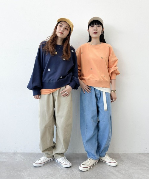 niko and...（ニコアンド）の「[MODE NORM CORE]エンブロクルースウェットプルオーバー（スウェット・レディース・グレー/ネイビー/オレンジ・MEDIUM/LONG）」の4枚目の写真