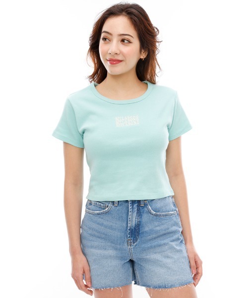 BILLABONG(ビラボン)の「BILLABONG レディース BABY FIT LOGO EMB TEE Tシャツ 【2024年春夏モデル】/ビラボンクロップドスリムフィット半袖Tシャツ(Tシャツ/カットソー・レディース・ライトブルー/ブラック/ホワイト・MEDIUM)」の1枚目の写真