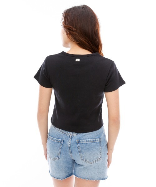BILLABONG(ビラボン)の「BILLABONG レディース BABY FIT LOGO EMB TEE Tシャツ 【2024年春夏モデル】/ビラボンクロップドスリムフィット半袖Tシャツ(Tシャツ/カットソー・レディース・ライトブルー/ブラック/ホワイト・MEDIUM)」の7枚目の写真