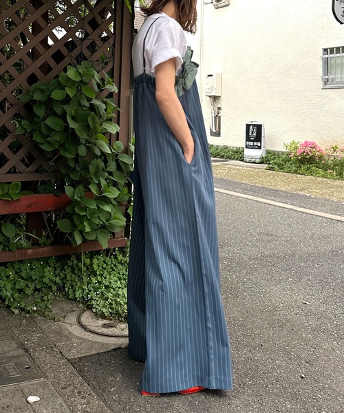 mi via loca（ミヴィアロカ）の「フリルギャザー ストライプロンパース（サロペット/オーバーオール・レディース・スミクロ/グレイッシュベージュ/ネイビー・FREE）」の15枚目の写真