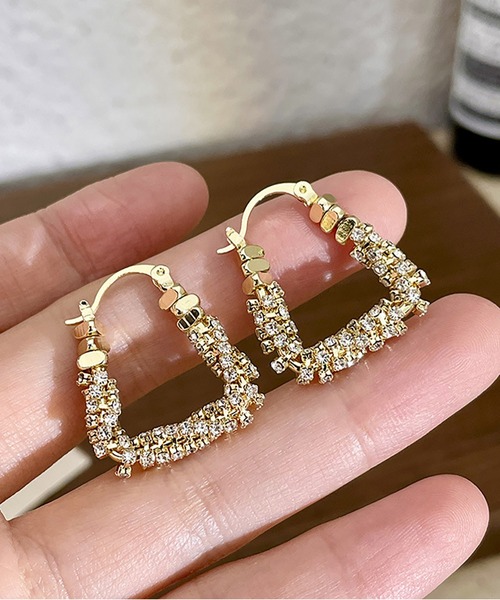 LA VORAGINE(ラ ヴォラジネ)の「アレルギー対応Uモチーフビーズピアス(ピアス(両耳用)・レディース・ゴールド/シルバー・FREE)」の4枚目の写真