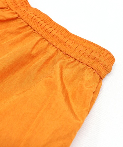 RNA(アールエヌエー)の「T1009 シャイニーナイロンショーツ(その他パンツ・レディース・ブルー/オレンジ/ブラック・MEDIUM)」の20枚目の写真