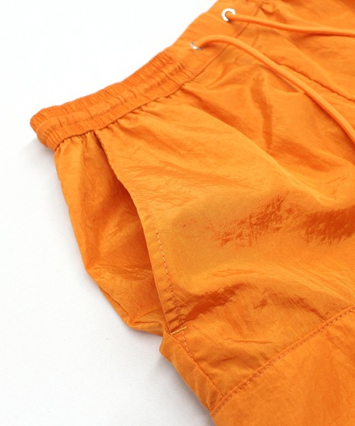 RNA(アールエヌエー)の「T1009 シャイニーナイロンショーツ(その他パンツ・レディース・ブルー/オレンジ/ブラック・MEDIUM)」の21枚目の写真