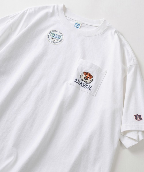 DISCUS ATHLETIC（ディスカス　アスレチック）の「【DISCUS×UNIVERSITY COLLECTION】2カレッジ オフィシャルロゴ フロントプリント＆刺繍デザイン ビッグシルエット 半袖Tシャツ/ポケットT（Tシャツ/カットソー・レディース・ホワイト系その他2/アッシュグレー/チャコールグレー/ブラック系その他/オフホワイト/ホワイト系その他/ホワイト/スミクロ/オートミール/オレンジ/ネイビー/ブラック・L/M）」の4枚目の写真