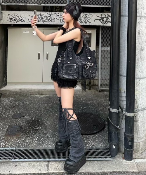 XU(エックスユー)の「【Never mind the XU】2way denim bag / 【ネバーマインド ザ エックスユー】ツーウェイデニムショルダーバッグハンドバッグ(ショルダーバッグ・メンズ・ブルー/ブラック・ONE SIZE)」の18枚目の写真