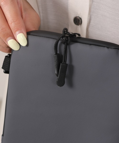 emesuelee(エメスーリー)の「撥水ポシェット(ショルダーバッグ・レディース・ダークグリーン/グレー/ベージュ/アイボリー/ブラック・フリー)」の10枚目の写真