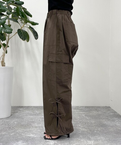 fredy emue（フレディエミュ）の「サイドリボンカーゴパンツ（カーゴパンツ・レディース・ベビーピンク/ブラック/ブラウン・38）」の13枚目の写真