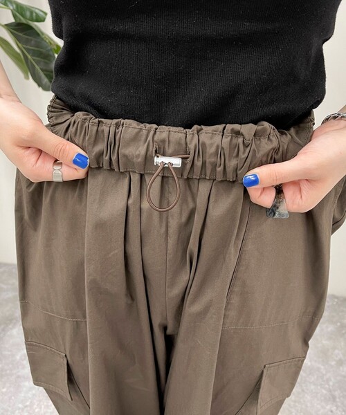 fredy emue（フレディエミュ）の「サイドリボンカーゴパンツ（カーゴパンツ・レディース・ベビーピンク/ブラック/ブラウン・38）」の4枚目の写真