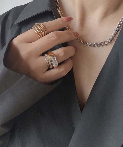 TUWAKRIM（トゥワクリム）の「【TUWAKRIM】レクタングルジルコニアリング（リング・レディース・ゴールド・MEDIUM/LARGE/X-LARGE）」の2枚目の写真