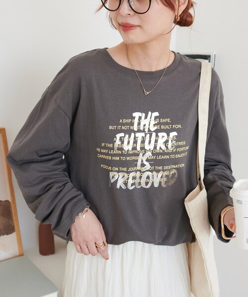 DISCOAT(ディスコート)の「【WEB限定】ハクプリントロングスリーブTシャツ(Tシャツ/カットソー・レディース・ライトベージュ/チャコールグレー/オフホワイト・FREE)」の1枚目の写真