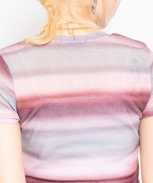 atmos pink(アトモスピンク)の「atmos pink Gradation Sheer Top / アトモス ピンク グラデーション シアー トップ(Tシャツ/カットソー・レディース・レッド/ブルー・FREE)」の6枚目の写真