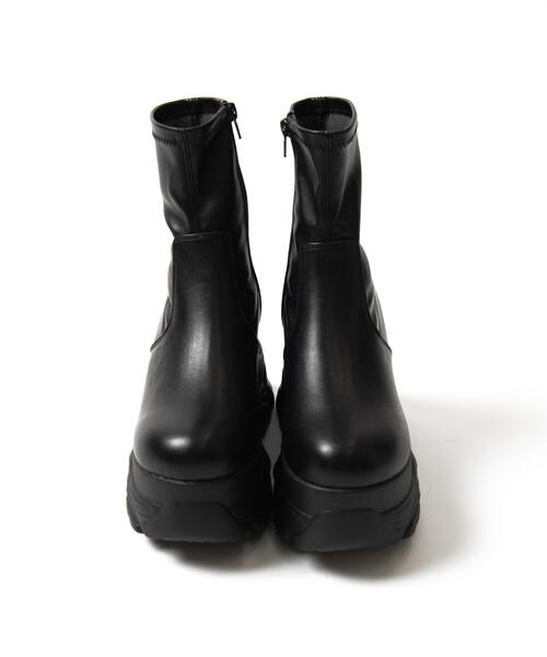 WEGO(ウィゴー)の「WEGO/厚底ボリュームスニーカーソールショートブーツ(ブーツ・レディース・ブラック・MEDIUM/LARGE)」の9枚目の写真