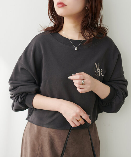 natural couture(ナチュラルクチュール)の「【WEB限定】刺繍ロゴ裏毛プルオーバー(Tシャツ/カットソー・レディース・モカ/ピンク/ライトベージュ/チャコールグレー・FREE)」の2枚目の写真