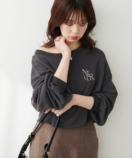 natural couture(ナチュラルクチュール)の「【WEB限定】刺繍ロゴ裏毛プルオーバー(Tシャツ/カットソー・レディース・モカ/ピンク/ライトベージュ/チャコールグレー・FREE)」の8枚目の写真