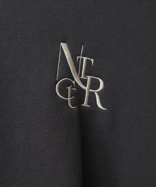 natural couture(ナチュラルクチュール)の「【WEB限定】刺繍ロゴ裏毛プルオーバー(Tシャツ/カットソー・レディース・モカ/ピンク/ライトベージュ/チャコールグレー・FREE)」の17枚目の写真