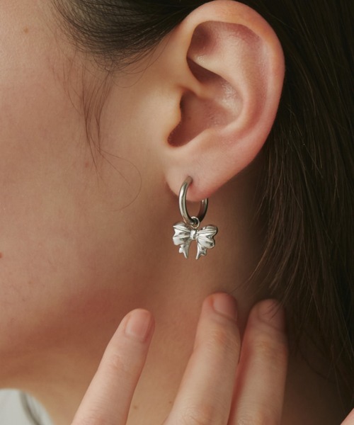 ciite' surgical stainless(シーテサージカルステンレス)の「【 金属アレルギー対応 】 2way リボンフープピアス サージカルステンレス (両耳用)(ピアス(両耳用)・レディース・シルバー/ゴールド・FREE)」の11枚目の写真