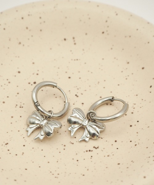 ciite' surgical stainless(シーテサージカルステンレス)の「【 金属アレルギー対応 】 2way リボンフープピアス サージカルステンレス (両耳用)(ピアス(両耳用)・レディース・シルバー/ゴールド・FREE)」の18枚目の写真