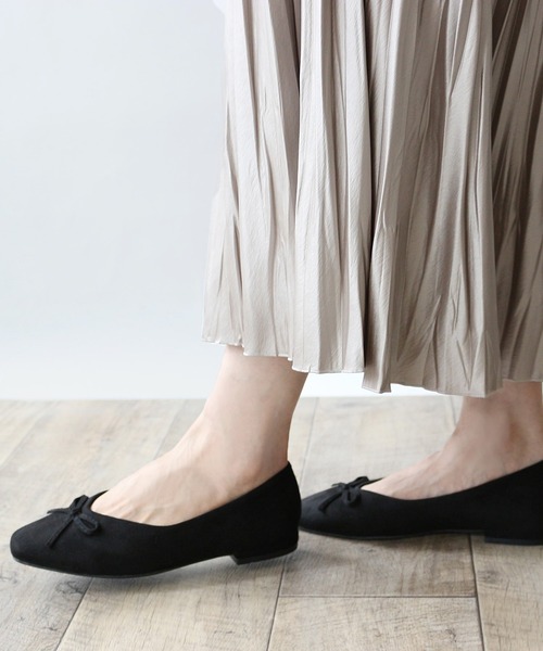 Fin（フィン）の「スクエアトゥVカットバレエシューズ【低反発スポンジ入り】（バレエシューズ・レディース・ブラック/シルバー/ブラック系その他/グレー/レッド・22.5cm/24.5cm/24cm/23.5cm/23cm）」の3枚目の写真