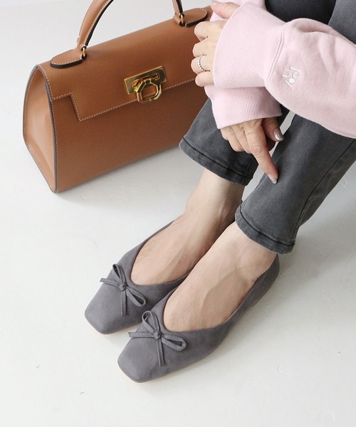 Fin（フィン）の「スクエアトゥVカットバレエシューズ【低反発スポンジ入り】（バレエシューズ・レディース・ブラック/シルバー/ブラック系その他/グレー/レッド・22.5cm/24.5cm/24cm/23.5cm/23cm）」の16枚目の写真